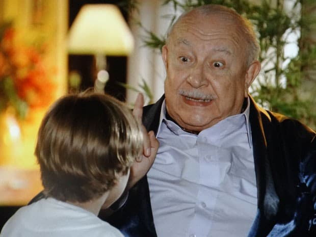 Dionísio (Sérgio Mamberti) em cena de Flor do Caribe Dionísio (Sérgio Mamberti) em cena de Flor do Caribe