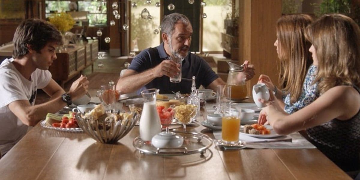 Fabinho (Daniel Blanco), Germano (Humberto Martins), Lili (Vivianne Pasmanter) e Sofia (Priscila Steinman) em Totalmente Demais (Foto: Reprodução/Globo) Fabinho (Daniel Blanco), Germano (Humberto Martins), Lili (Vivianne Pasmanter) e Sofia (Priscila Steinman) em Totalmente Demais (Foto: Reprodução/Globo)