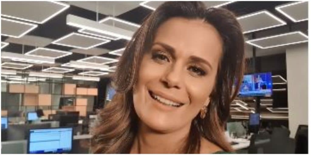 Adriana Araújo agradece carinho após lançar livro