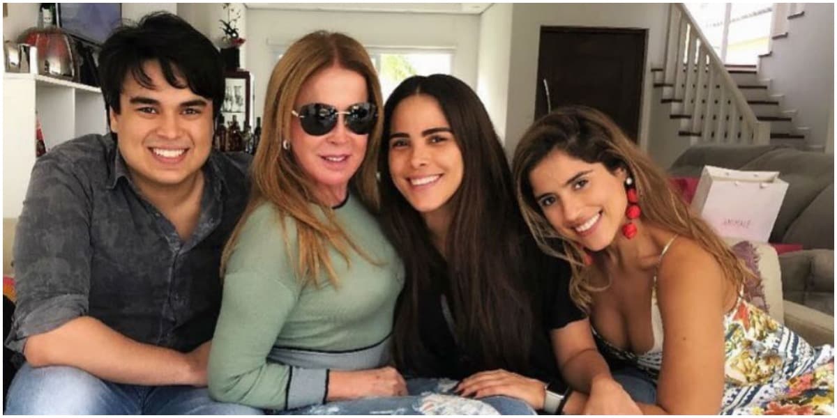 Zilu posa com os filhos (Foto: Instagram) Zilu posa com os filhos (Foto: Instagram)