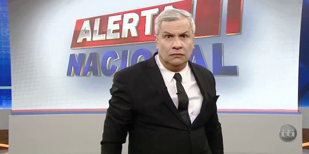 Sikêra Jr perde o controle na RedeTV, agride funcionário, sofre castigo e cai ao vivo em telejornal: "Mataram o véio"