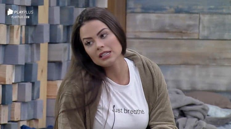 Lanchinho inusitado de Victória Villarim em reality da Record chama atenção nas redes sociais (Foto: Reproduçào) A Fazenda Lanchinho inusitado de Victória Villarim em reality da Record chama atenção nas redes sociais (Foto: Reproduçào) A Fazenda