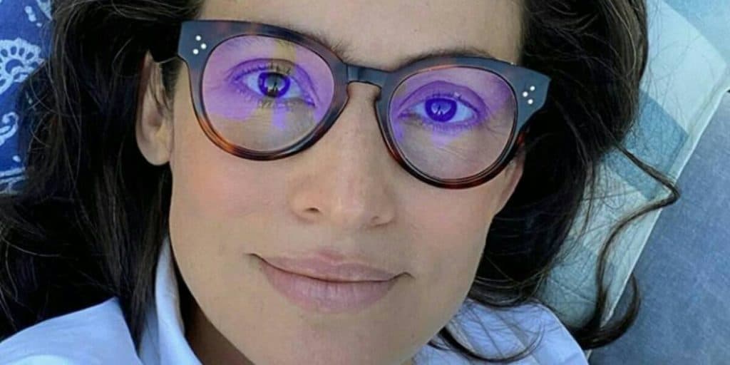 Em foto rara, Renata Vasconcellos surge junto a irmã gêmea e confunde fãs: "Quem é quem?"