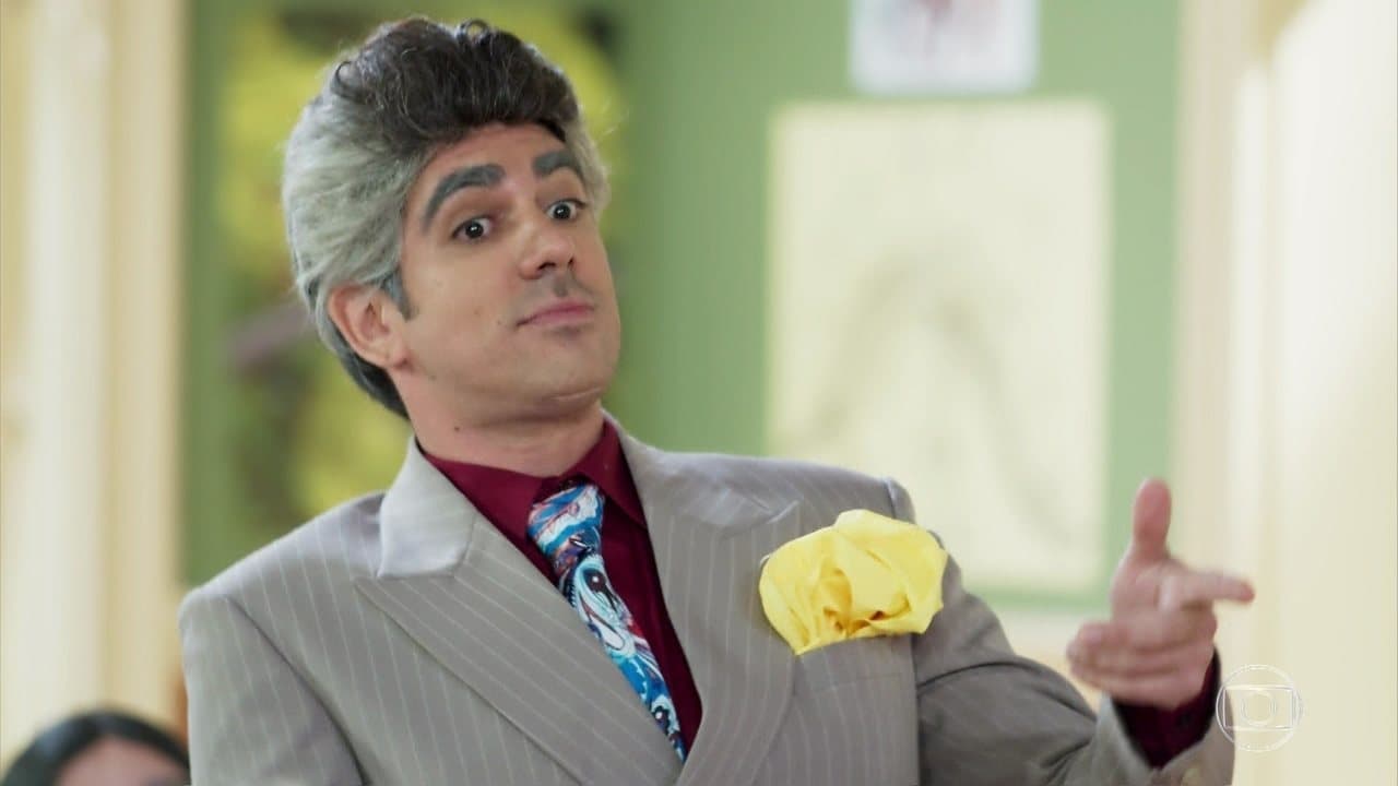 Marcelo Adnet debochou de Sonia Abrão na Globo na Escolinha do Professor Raimundo (Foto: Divulgação) Marcelo Adnet debochou de Sonia Abrão na Globo na Escolinha do Professor Raimundo (Foto: Divulgação)