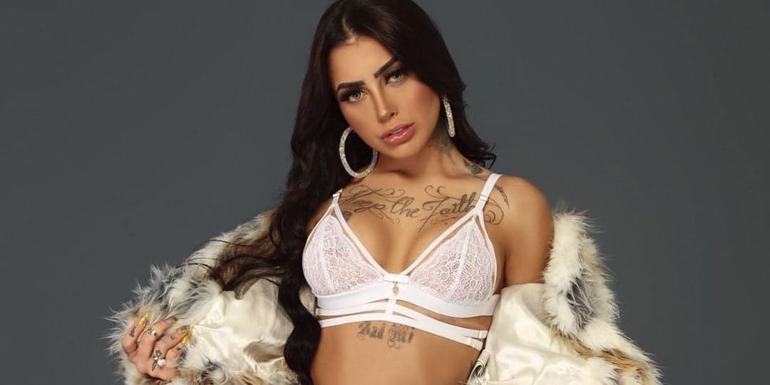 Mc Mirella foi flagrada em um site para garotas de programa (Foto: reprodução) Mc Mirella foi flagrada em um site para garotas de programa (Foto: reprodução)