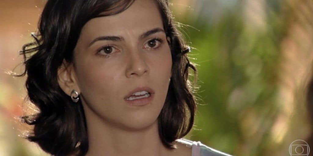 Flor do Caribe: Mila faz flagra constrangedor de mãe com novinho e decreta nojo