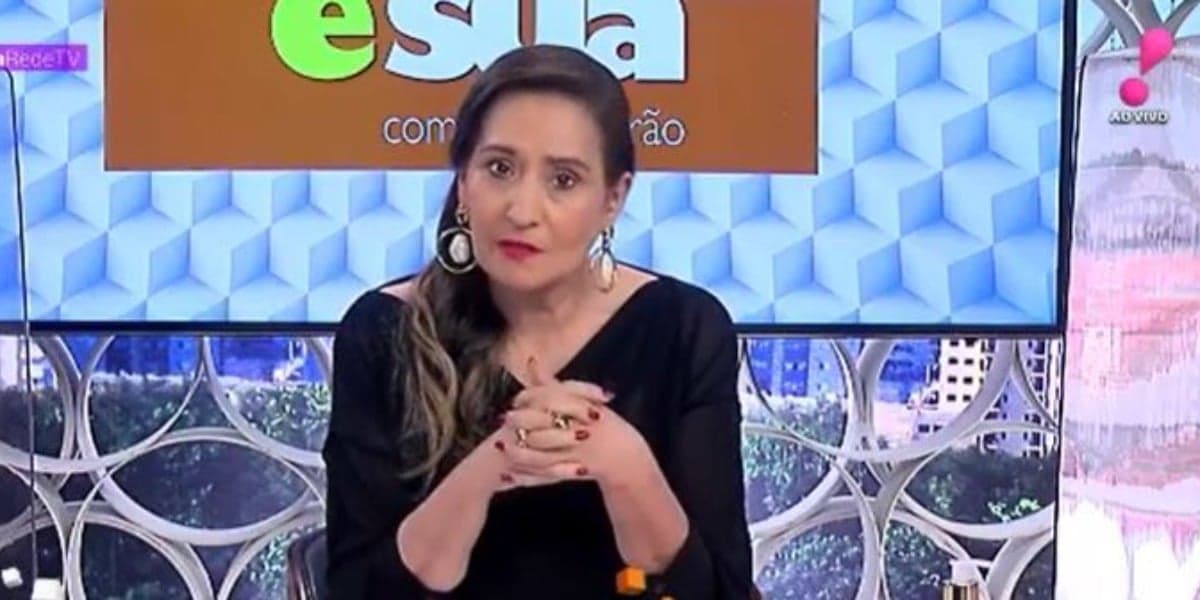Sonia Abrão noticiou o fim do namoro de Monique Evans por causa de Bárbara Evans (Foto: Reprodução/RedeTV!) Sonia Abrão noticiou o fim do namoro de Monique Evans por causa de Bárbara Evans (Foto: Reprodução/RedeTV!)