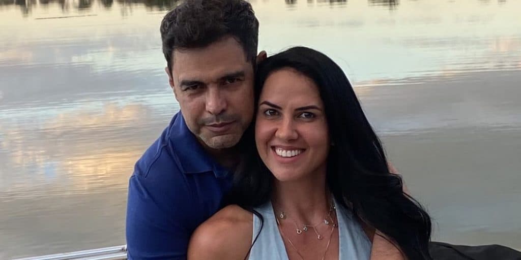 Graciele e Zezé di Camargo surgem agarrados na piscina e parte íntima chama atenção: "Grande"