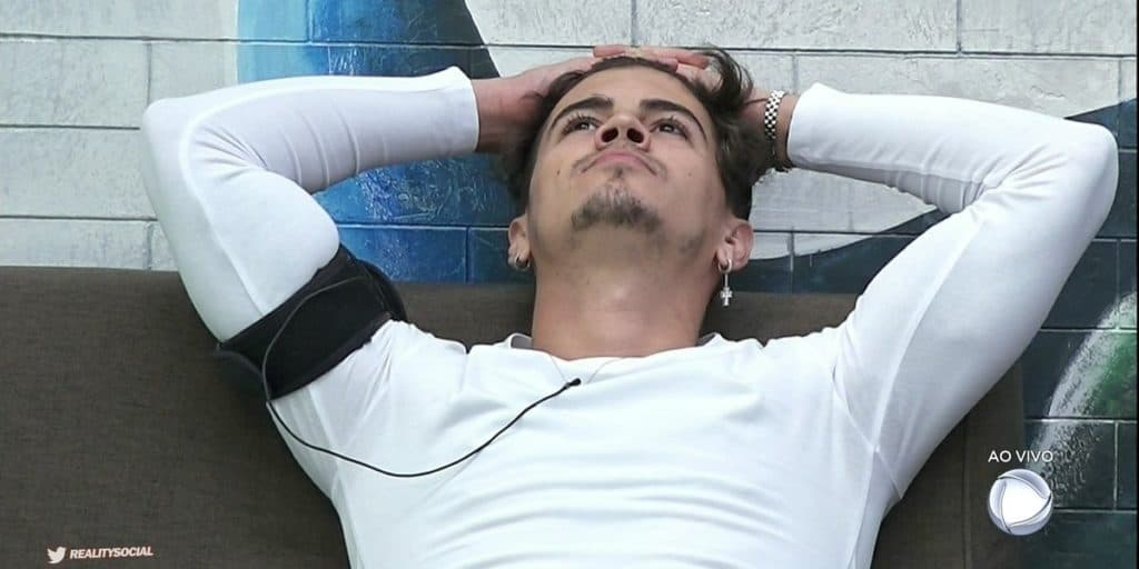 A Fazenda 12: Biel é chamado em quartinho pela produção e sai gritando enfurecido: "Vai tomar no c*''
