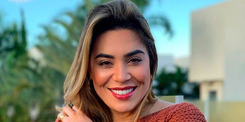 Naiara Azevedo surge com rosto inchado após viagem e desabafa: "coisa esquisita"
