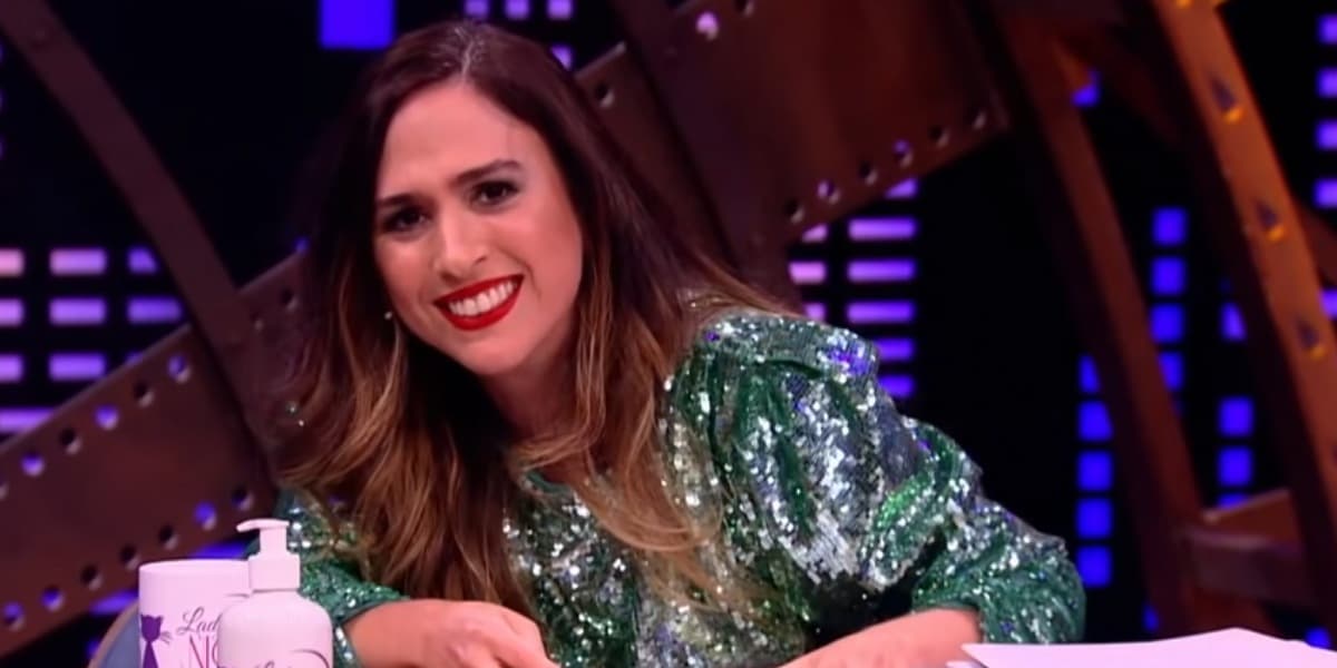 Tatá Werneck se retrata ao ser acusada de brincadeiras transfóbicas (Foto: Reprodução/YouTube) Tatá Werneck se retrata ao ser acusada de brincadeiras transfóbicas (Foto: Reprodução/YouTube)