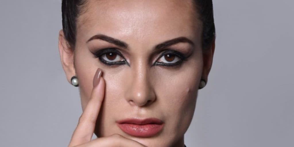 Andressa Urach mostra roupas íntimas em vídeo