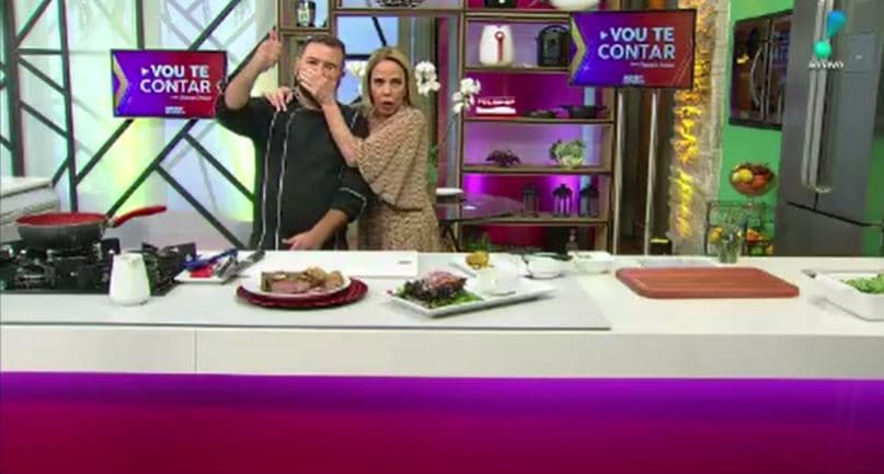 Claudete Troiano tampou a boca de um cozinheiro (Foto: Reprodução/RedeTV!)