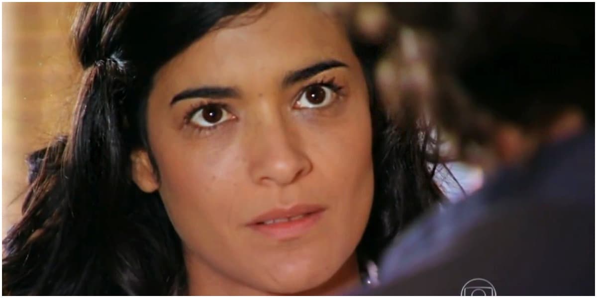 Cristal em conversa com Alberto na novela Flor do Caribe - Foto: Reprodução Cristal em conversa com Alberto na novela Flor do Caribe - Foto: Reprodução