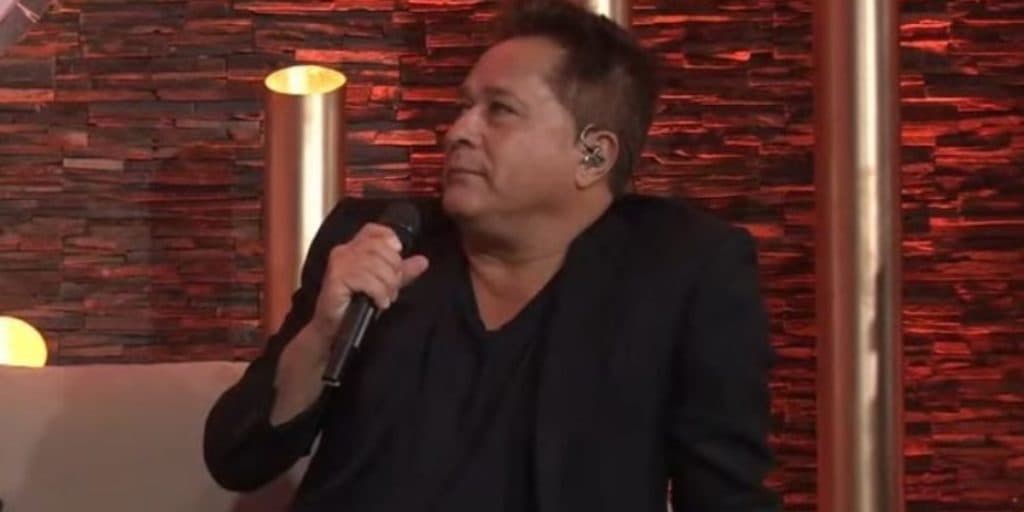 Leonardo surge no Jornal Nacional homenageando Tom Veiga