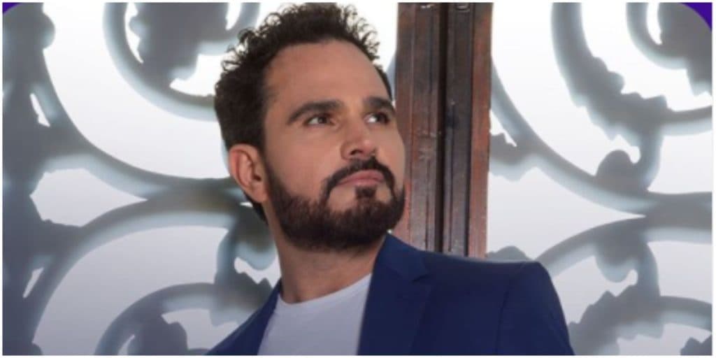 Luciano faz as malas, sai de casa, após assumir parceiro, e deixa recado à esposa: "Deserto não terá seu fim"