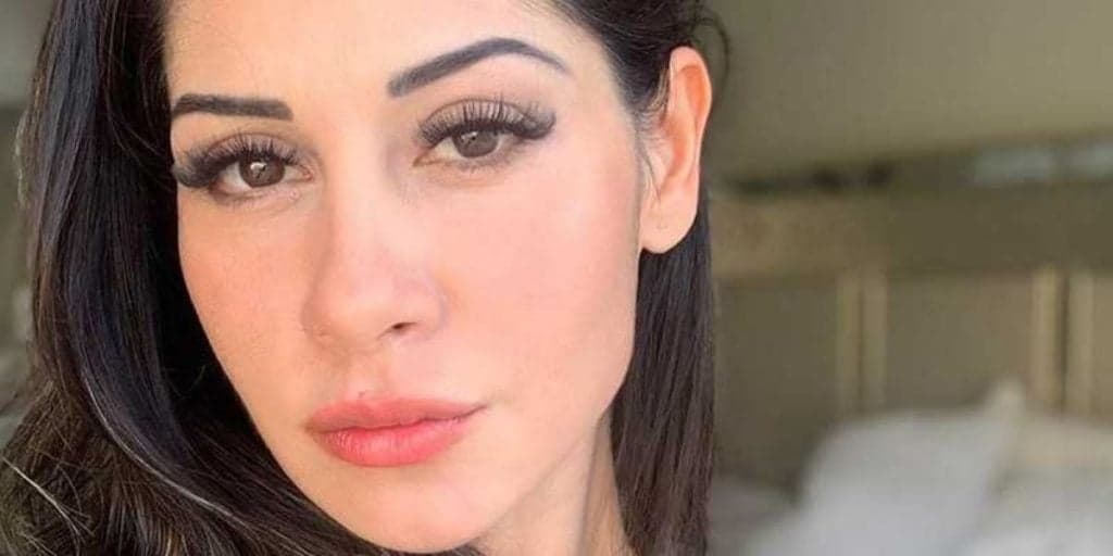 Mayra Cardi tira a calcinha, surge provocante em cadeira e corpão rouba à cena: "Sentadinha"