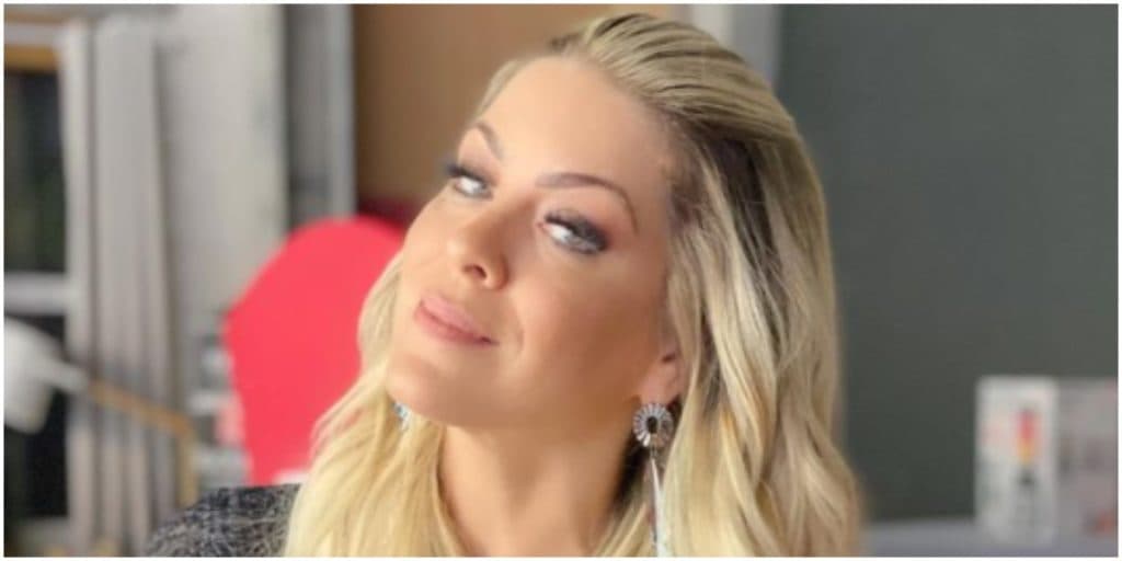 Renata Fan surge com biquíni sexy, expõe corpão e público se espanta: "Que mulher"