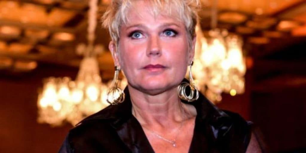 Xuxa é alvo de protestos em sua mansão