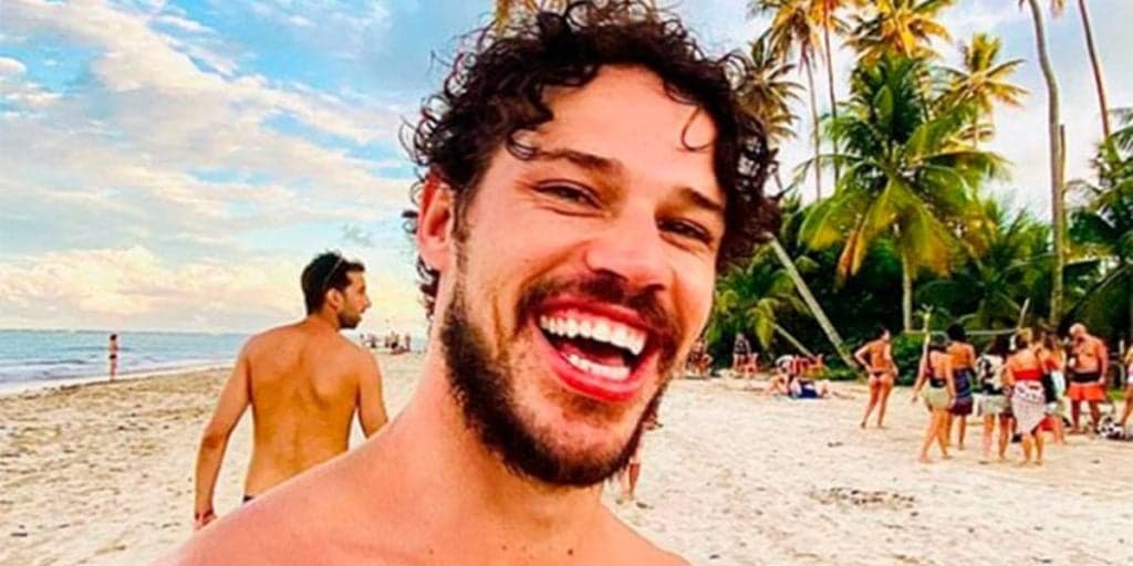 José Loreto, após traição a Débora Nascimento, tem foto aos beijos com modelo vazada