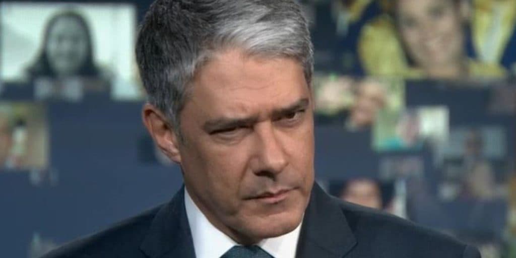 William Bonner vê Silvio Santos, Edir Macedo e Bolsonaro se unirem em coação histórica: "Ganha o dobro"