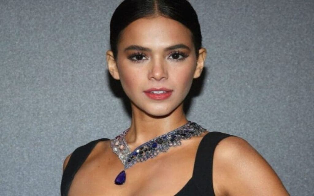 Bruna Marquezine tem fotos de mansão viralizadas: "Luxo e ouro em cada centímetro"