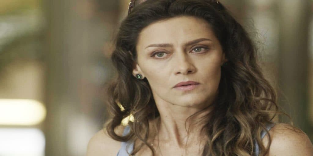 A Força do Querer: Maluca e desconfiada de vício em drogas, Joyce descobre segredo sexual de Ivana