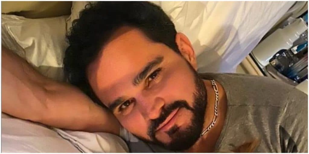 Luciano Camargo, após assumir amor por homem, surge com companheiro e faz anúncio: "Na minha''
