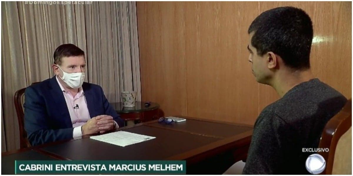 Roberto Cabrini entrevistou Marcius Melhem na Record - Foto: Reprodução Roberto Cabrini entrevistou Marcius Melhem na Record - Foto: Reprodução