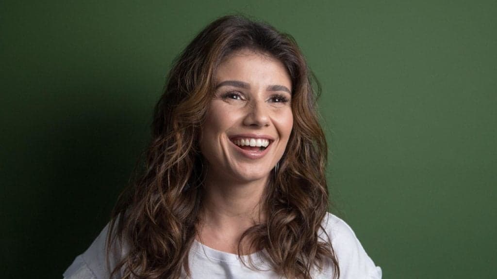 Paula Fernandes mostra suas raízes do campo e se consagra como pioneira do sertanejo feminino no Brasil