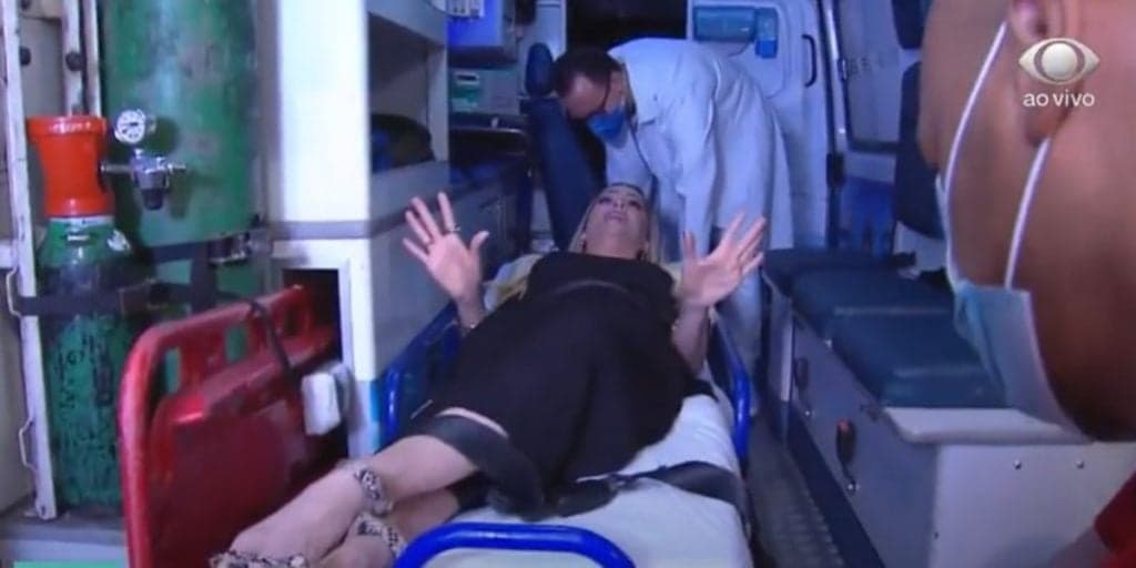 Audiência 10//12: Renata Fan sai de maca dos estúdios da Band e Jogo Aberto marca números explosivos