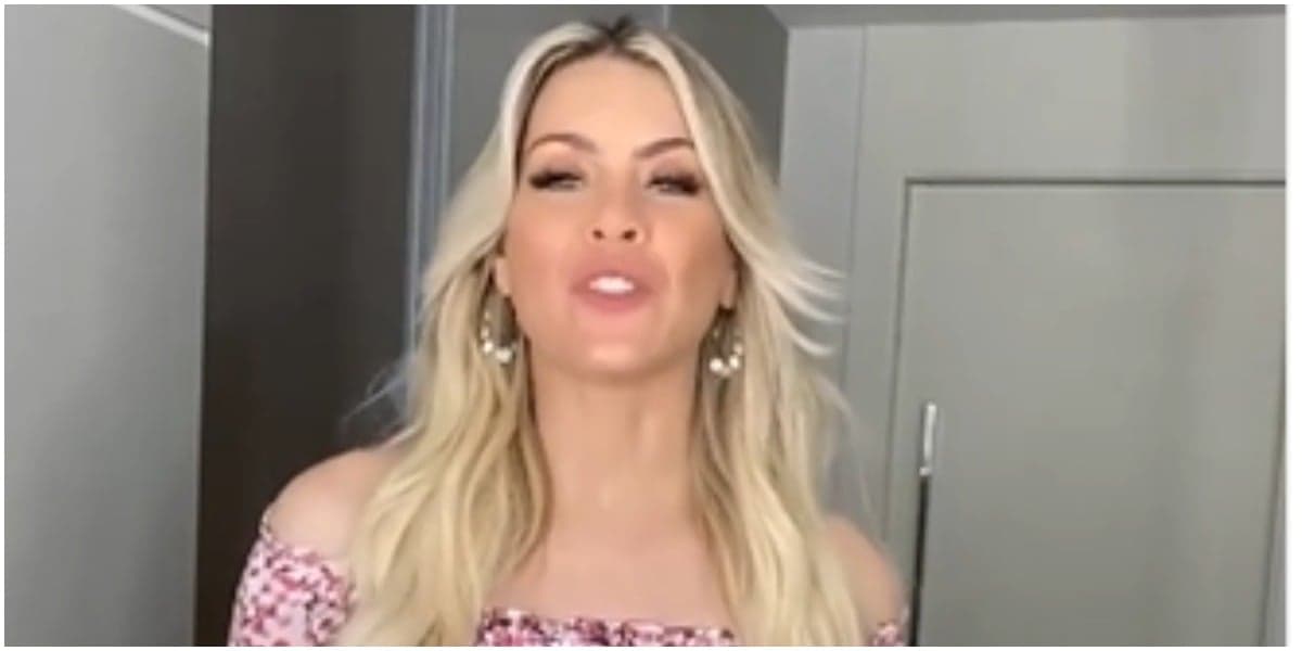 Renata Fan usou as redes sociais para expor ida a um jantar com o namorado (Foto: Reprodução) Renata Fan usou as redes sociais para expor ida a um jantar com o namorado (Foto: Reprodução)