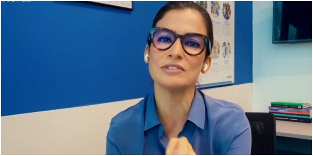 Renata Vasconcellos, após assinar saída do JN, é flagrada em meio à carros e desaba com pedido: "Melhores''