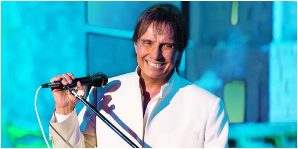 Roberto Carlos, sem novo especial, terá programa reprisado na Globo