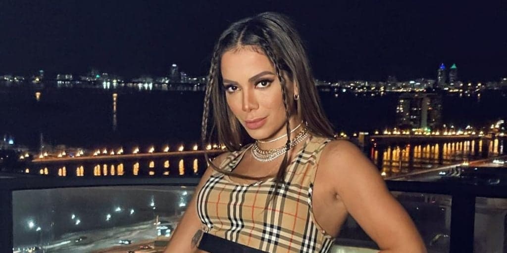 Anitta revela interesse em participante do BBB21 e pede encontro: "Que tesão"