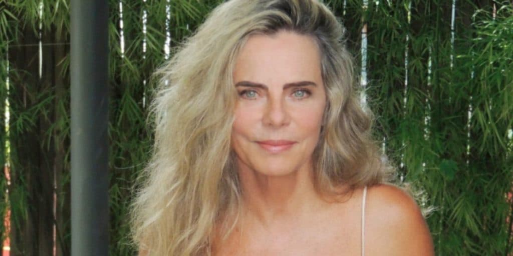 Aos 68 anos, Bruna Lombardi esbanja boa forma em foto de biquíni