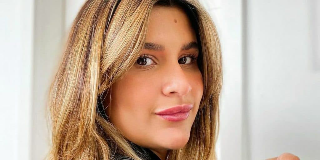 Giulia Costa ostenta vida de luxo, curte iate junto as amigas e exibe curvas com biquíni: "Nossa"