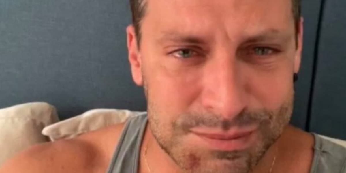 Henri Castelli surgiu m vídeo com rosto deformado (Foto: Reprodução)