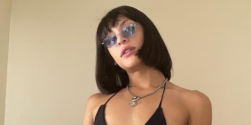 Pabllo Vittar posa de fio dental super cavado e mostra boa forma