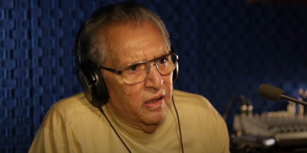 Carlos Alberto é acudido pelo filho, fala de exame para câncer e detona situação de roubo com Silvio: "Fui vítima"