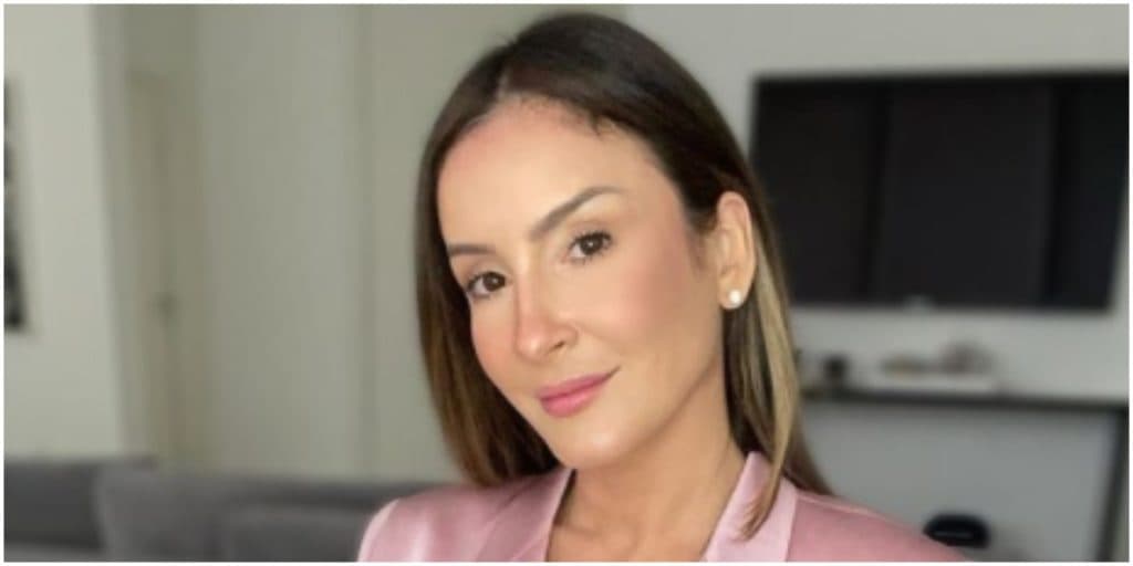 Claudia Leitte constrói carreira brilhante, com várias músicas de sucesso e reconhecimento internacional