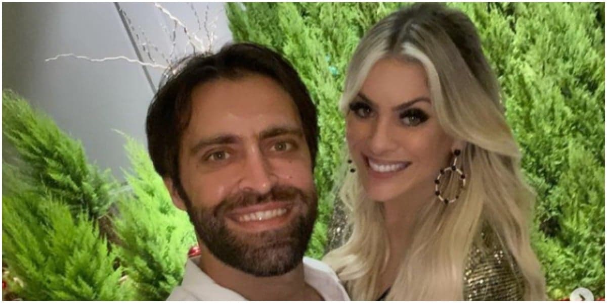 Renata Fan expõe que abandonou o ano velho ao lado do namorado Átila Abreu (Foto: Reprodução) Renata Fan expõe que abandonou o ano velho ao lado do namorado Átila Abreu (Foto: Reprodução)