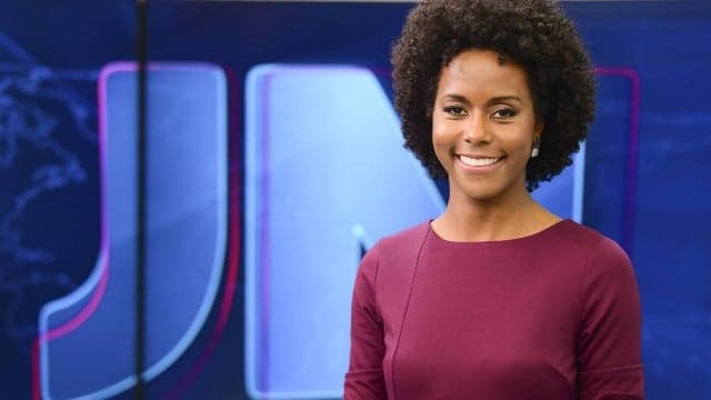 Maju Coutinho foi a primeira mulher negra a fazer parte de forma fixa do corpo jornalístico do Jornal Nacional
