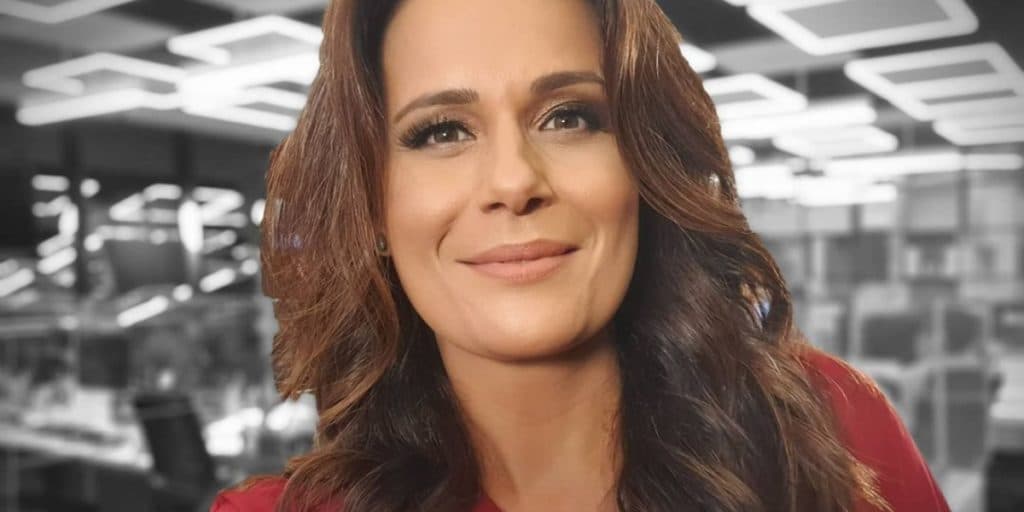 Adriana Araújo tem demissão da Record confirmada, é destruída no canal, exige respeito e é socorrida pela Globo