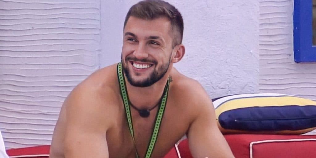 BBB21: Arthur Picoli, após ser desejado por Anitta e nude vazado, se descuida e deixa parte íntima à mostra