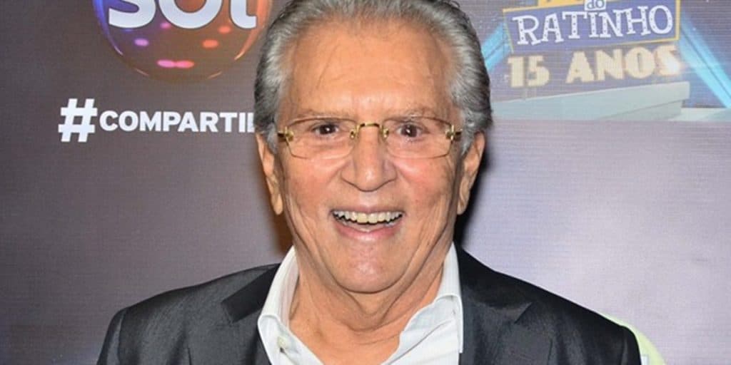 Carlos Alberto, aos 84 anos, aparece irreconhecível em hospital de SP e esposa expõe: “Olha o que a doença fez”
