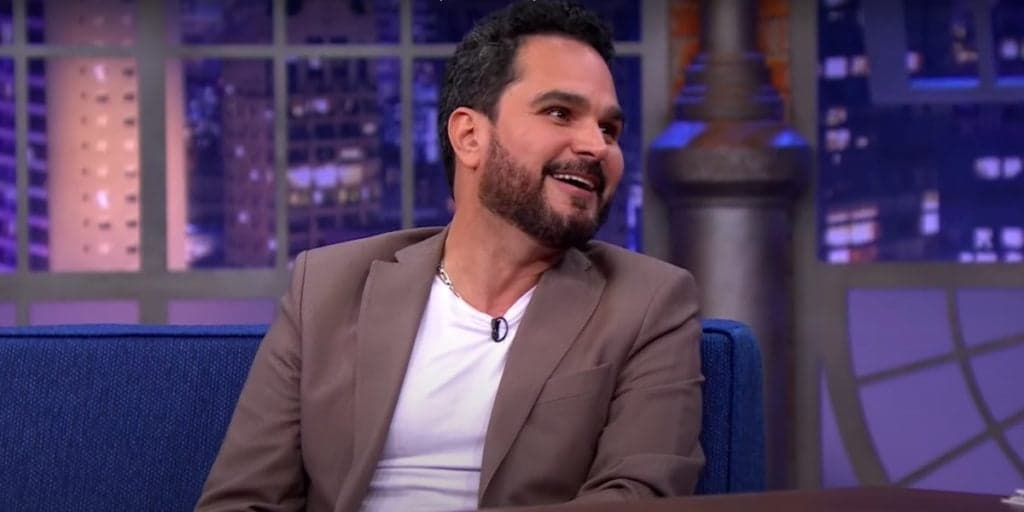 Luciano explode ao declarar amor por rapaz e expõe ligação íntima, após surgir na cama com ele: "Vamos dormir"