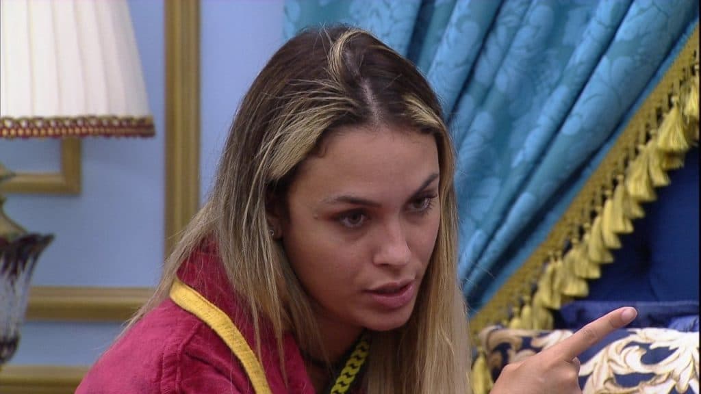 BBB21: Sarah, após Gil pedir para sair do reality, dispara contra Arthur: "Defendi e agora vêm colocar o meu na reta?"