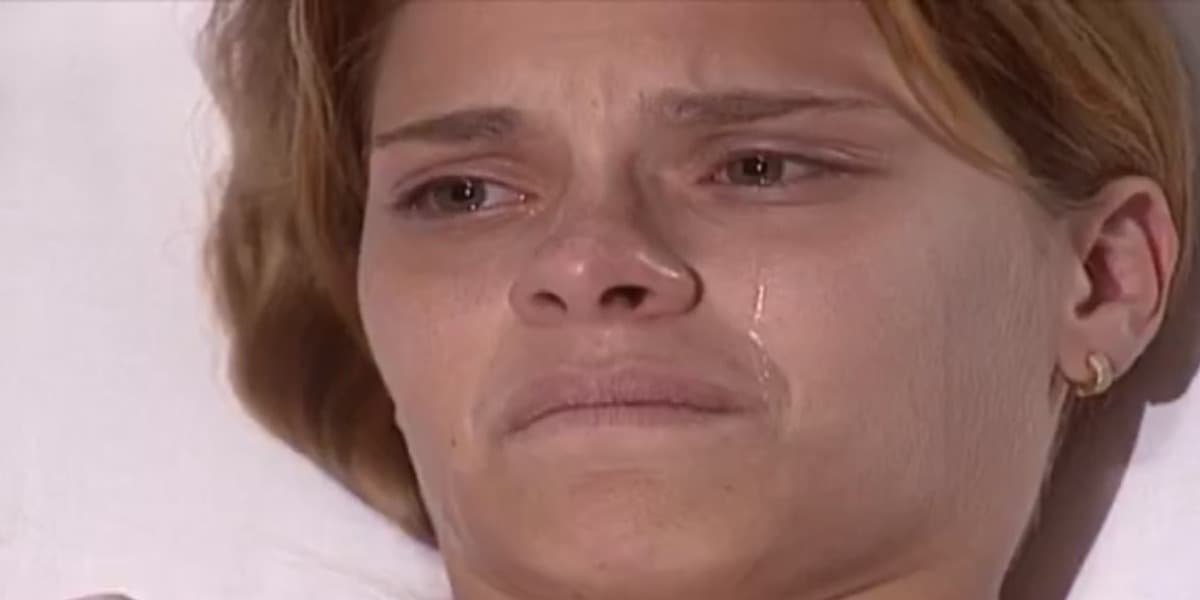 Camila é diagnosticada com leucemia em Laços de Família (Foto: Reprodução) Camila é diagnosticada com leucemia em Laços de Família (Foto: Reprodução)