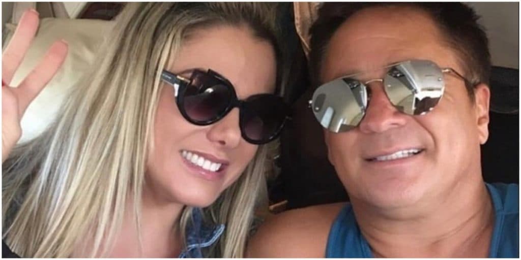 Esposa de Leonardo, após mostrar os seios e empinar o bumbum, surge em vídeo com a perna aberta e mostra tamanho